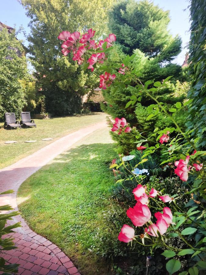 Les Gites Du Clos Saint-Martin Maule ภายนอก รูปภาพ